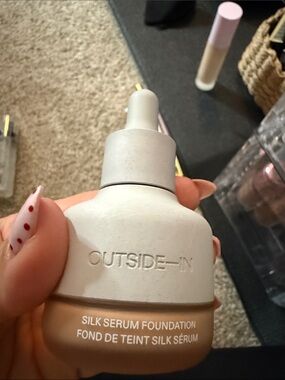 Outside in silk serum foundation shade light cool never used